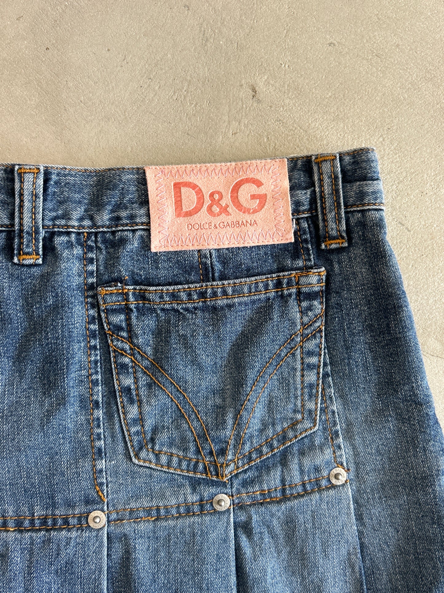D&G denim skirt w/ pleating on back