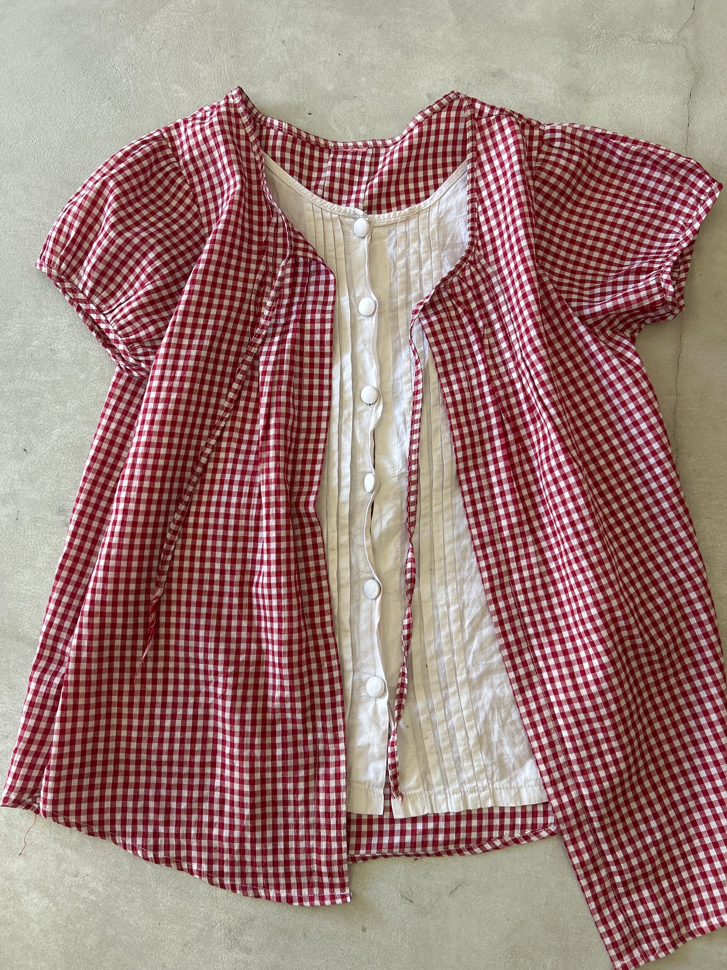 Red & White Plaid button down shortsleeved pleated white insert