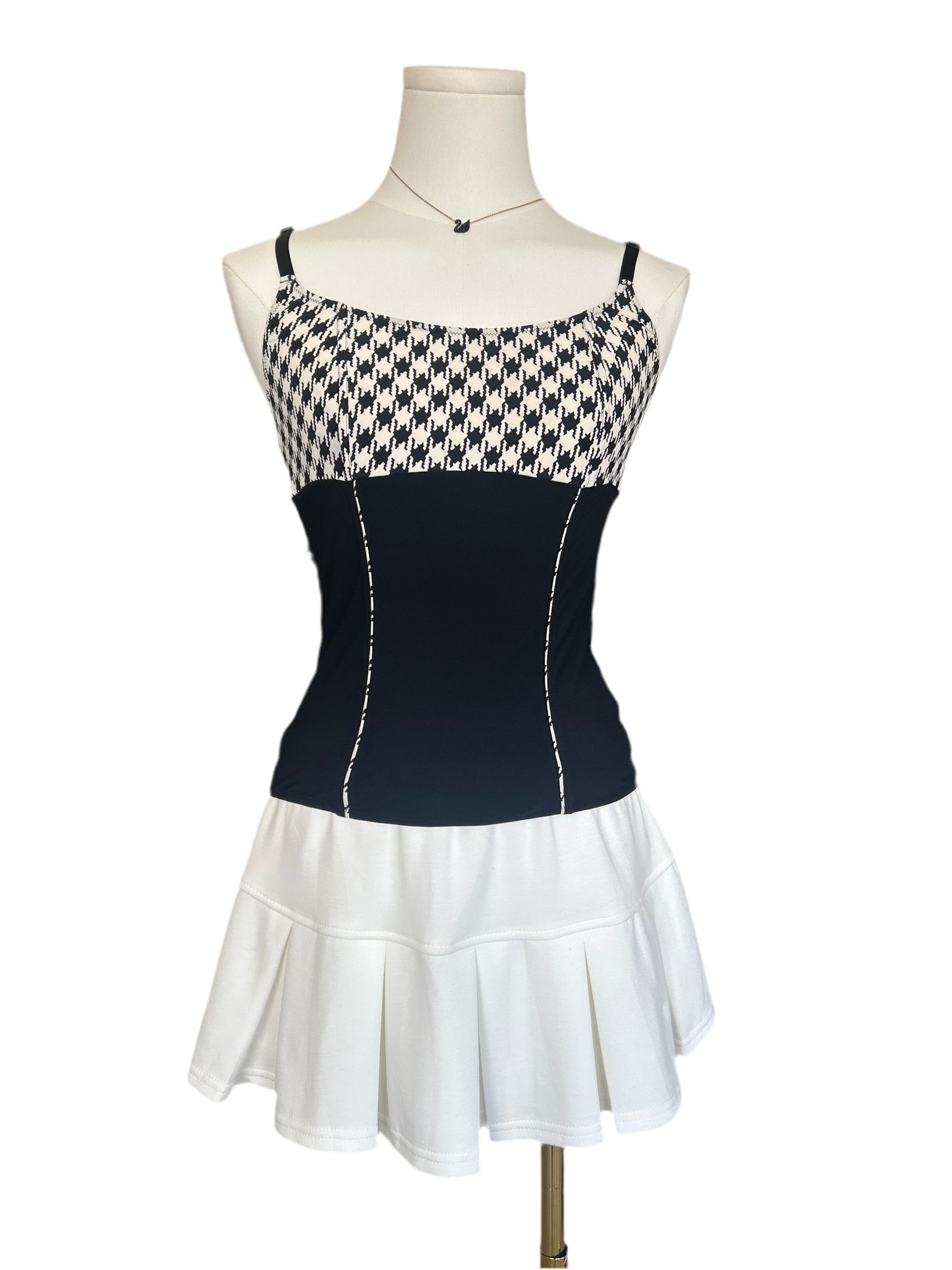 Houndstooth Black and White CaminTop