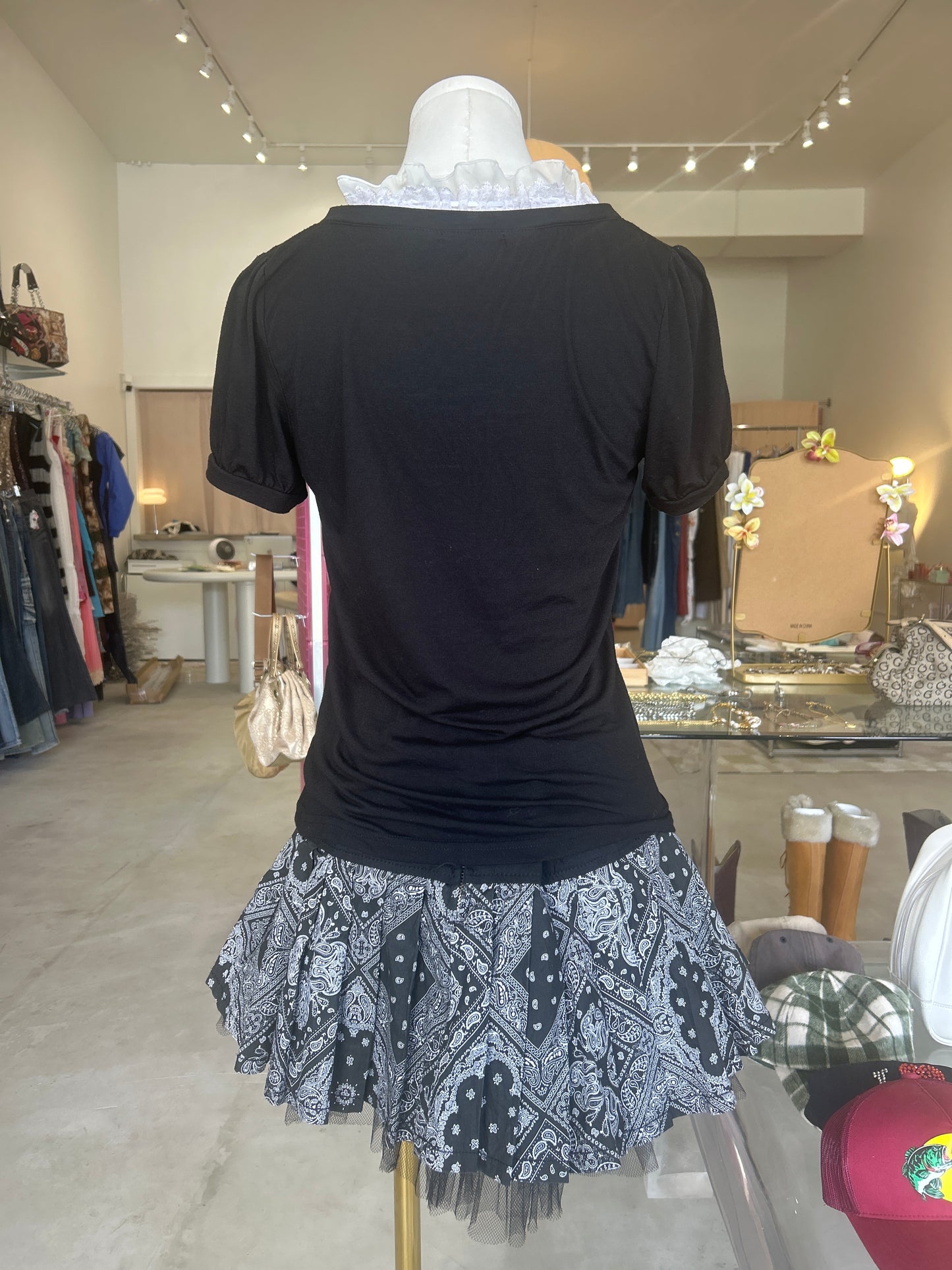 Bui Janne Black Short-sleeve with inner white ruffle collar & button down top