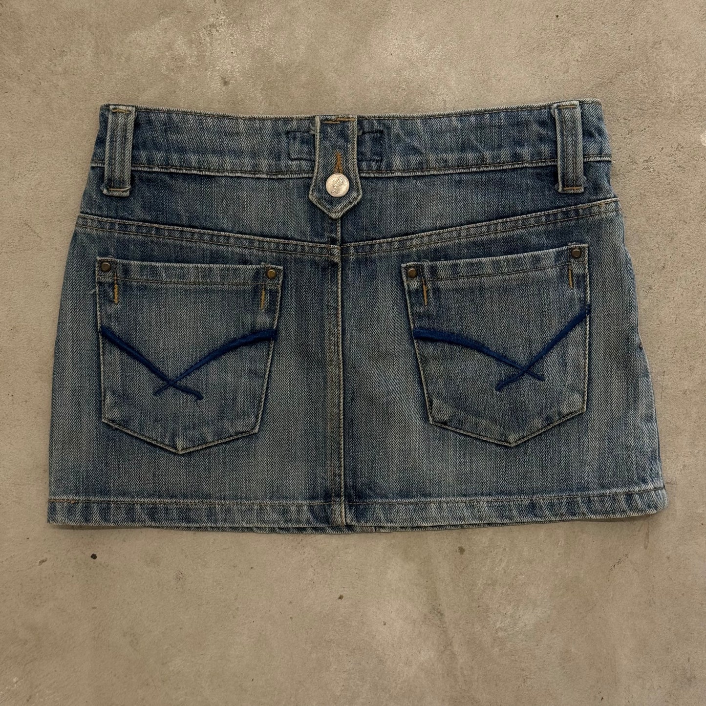 Rafi'i medium wash stud mini skirt