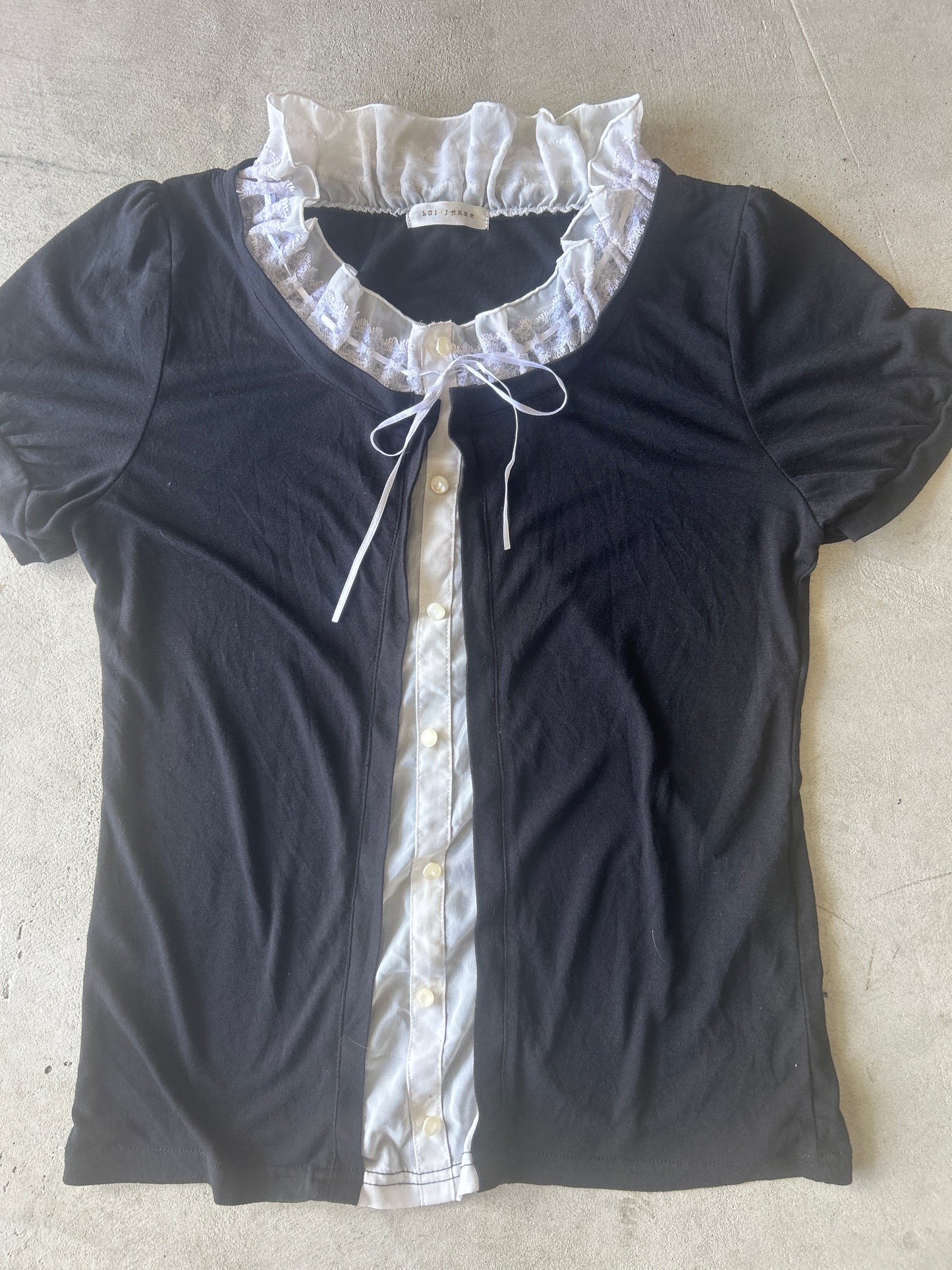 Bui Janne Black Short-sleeve with inner white ruffle collar & button down top