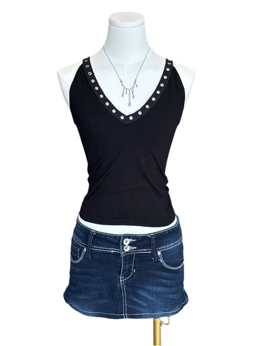 Black grommet tank