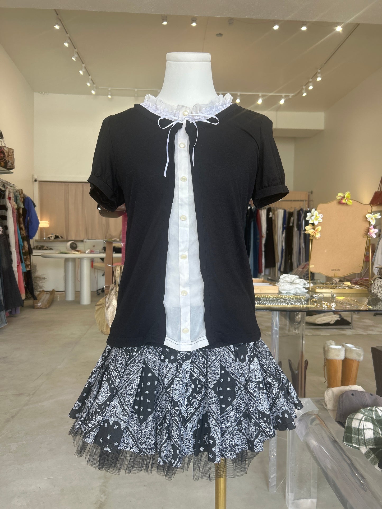 Bui Janne Black Short-sleeve with inner white ruffle collar & button down top